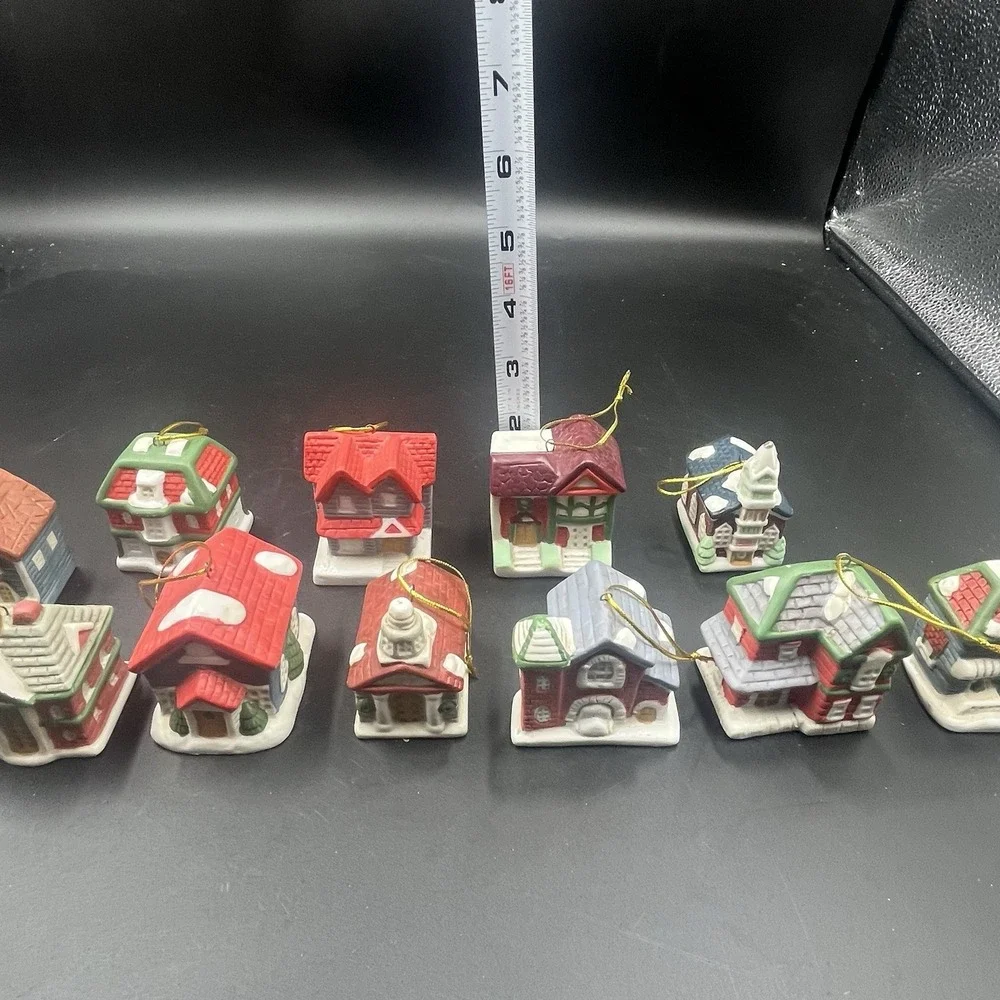 12 pc‎ Vtg 1992 Winter Town Village Set Of Ceramic Christmas Ornaments 2.5